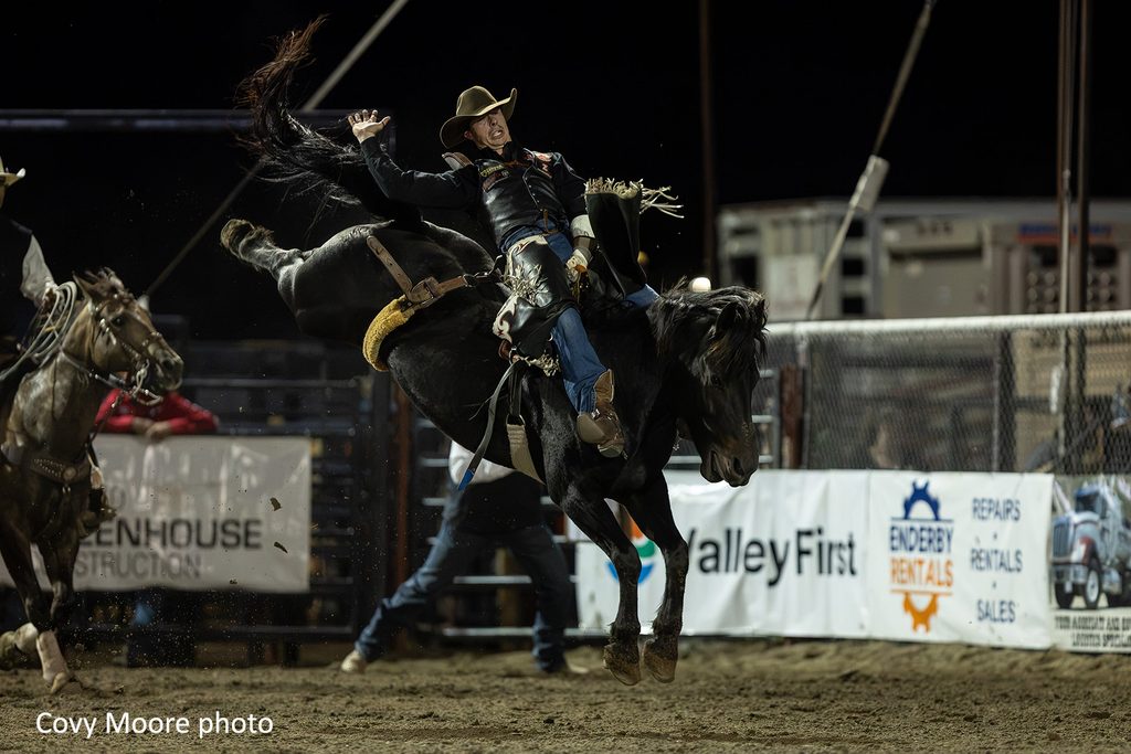 Clint Laye and Outlaw Buckers’ 735 Night Magic. Armstrong Massey Ferguson Pro Tour Finals image by Covy Moore