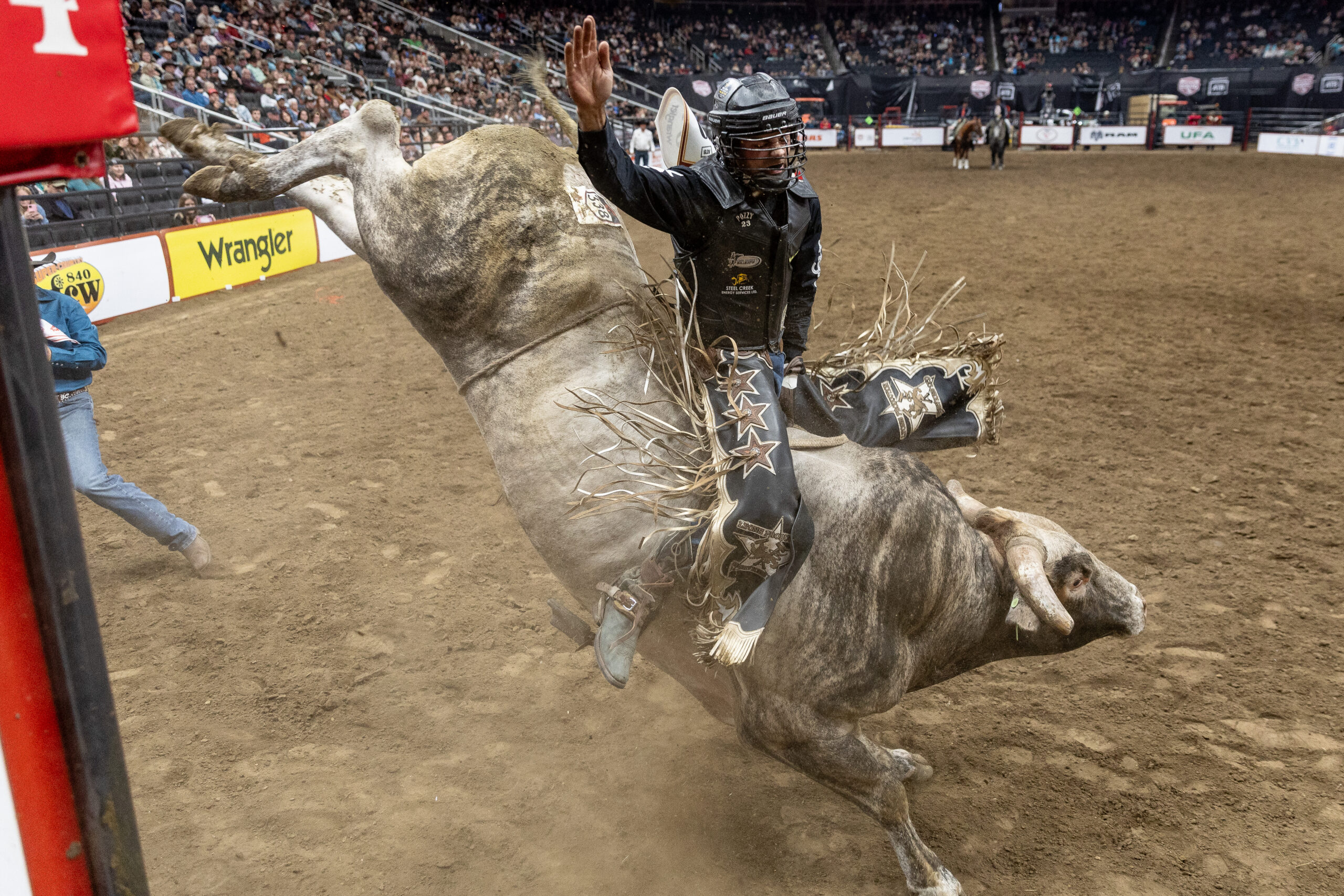 Lonnie West on Vold Rodeo's Crazy Little Thing. CFR 2025 photo by Covy Moore